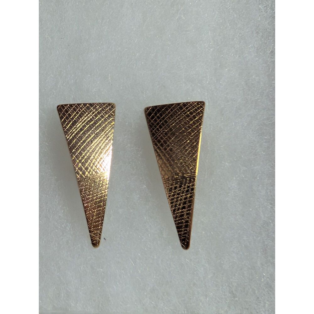 Vintage Gold Tone Triangle Clip On Earrings - Geometric Textured 1980s Boho